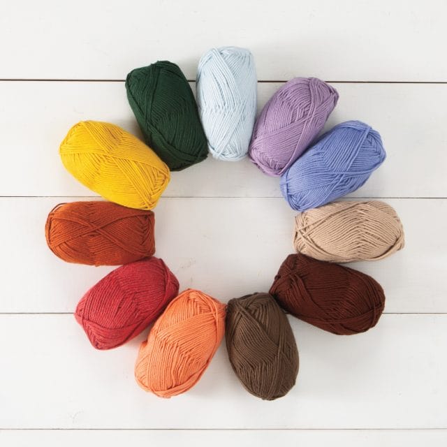 11 new colors of Comfy Worsted yarns in a circle.