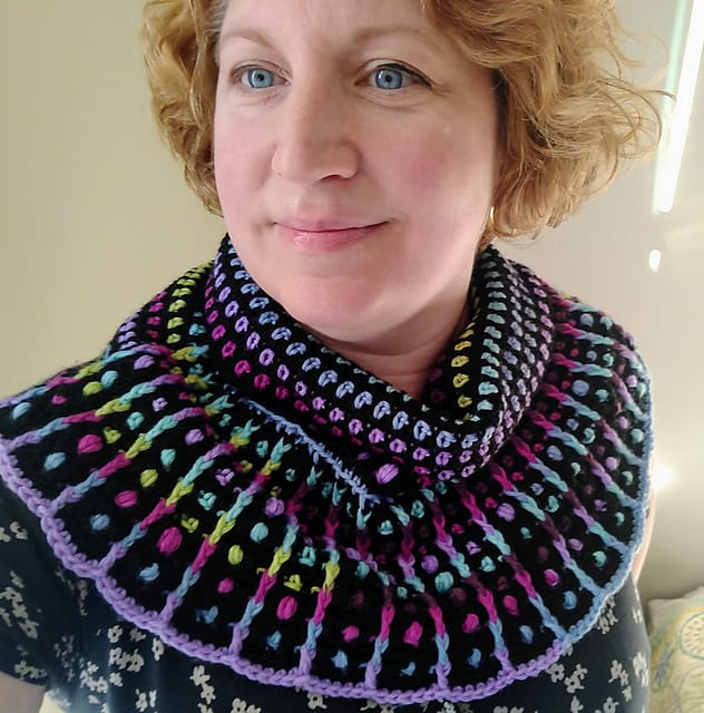 Dissent Cowl by Ravelry user MaggieSqrl - a crocheted cowl resembling those worn by Ruth Bader Ginsberg