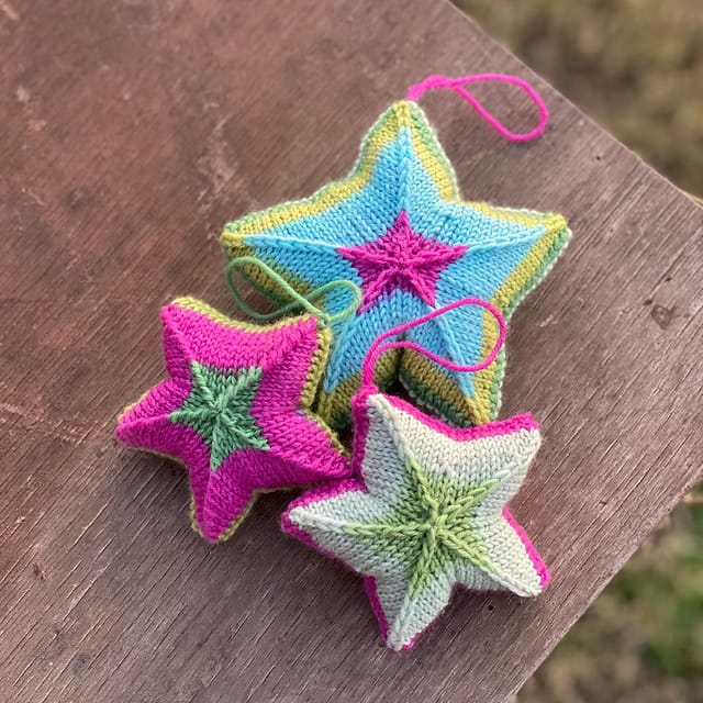 Knitted Stars by Ravelry user konayossie.
